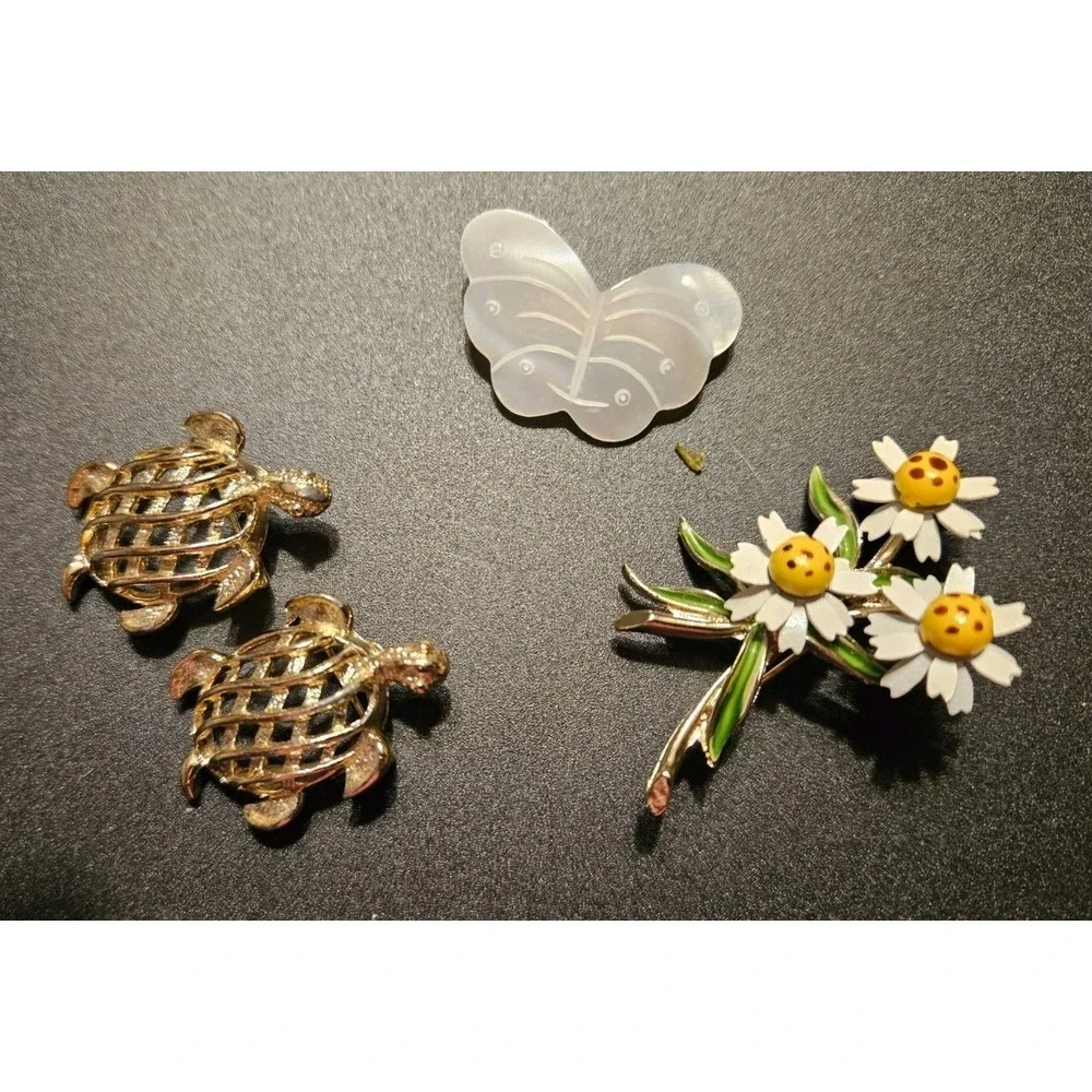 Vintage Lot of Brooches (620)
